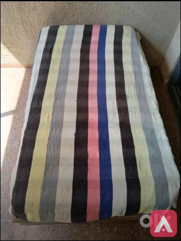 Single bed with Cotton mattress