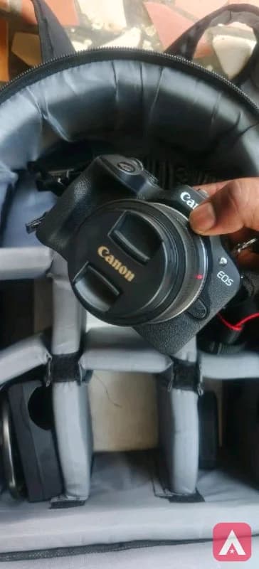 Canon R100 mirrorless camera for sale