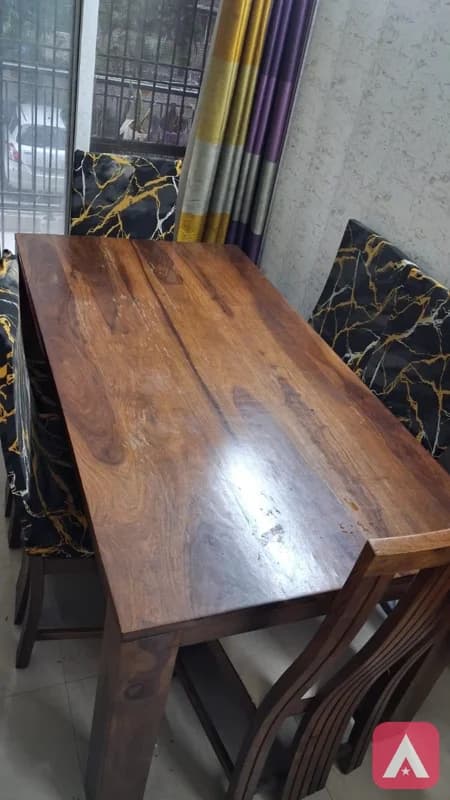 EVOK dining table with 6 seats
