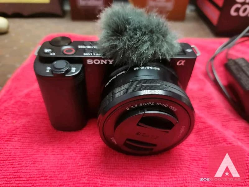 SONY ZV E10L Mirror less Camera with 1650mm Power zoom lense