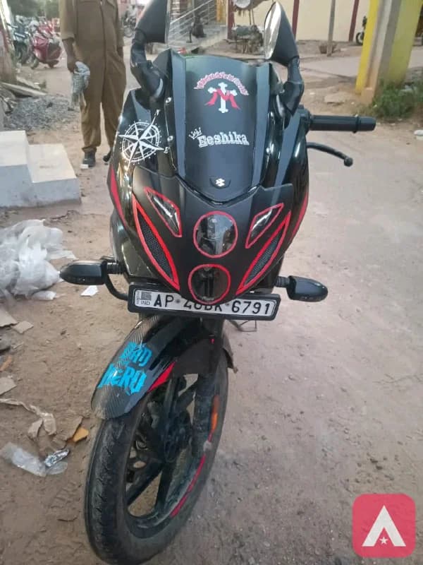 2024 plusar 220f good condition