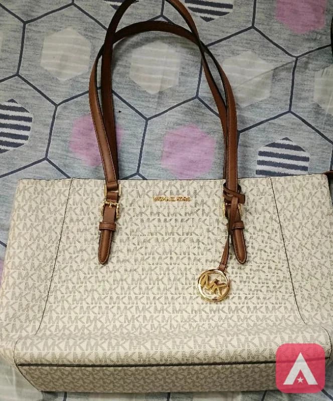 Hand bag Micheal kors make
