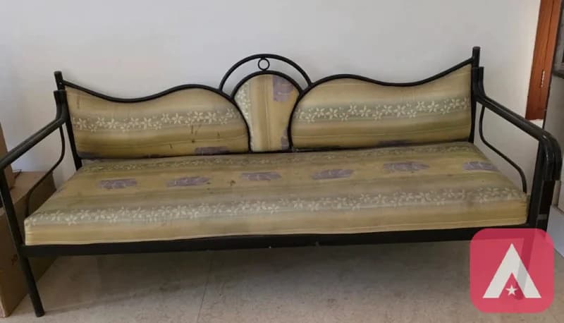 sofa in good condition