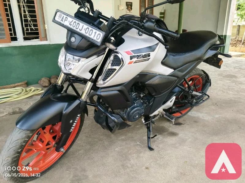 Yamaha FZS V4
