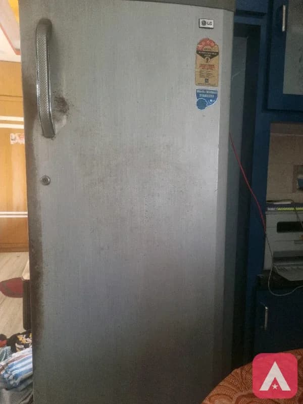 LG single door 4 star refrigerator with stand