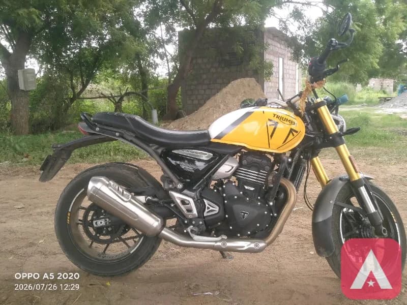 Triumph 400 cc bike for sel