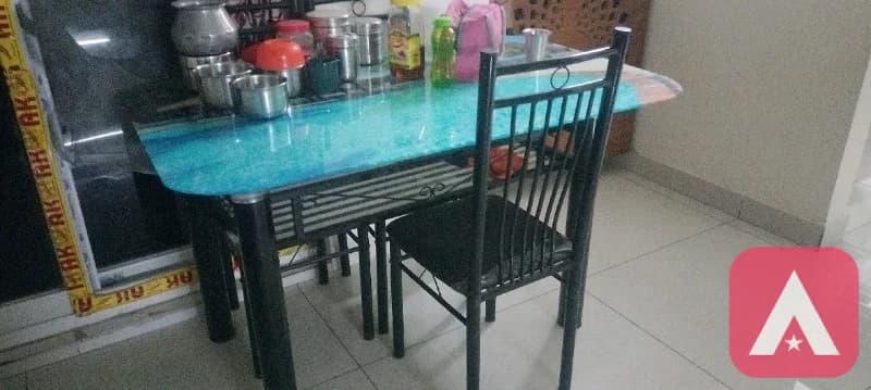 glass dining table with 4chairs