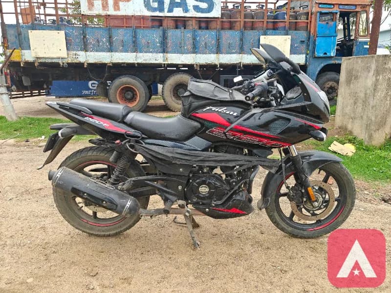 bajaj pulsar 220