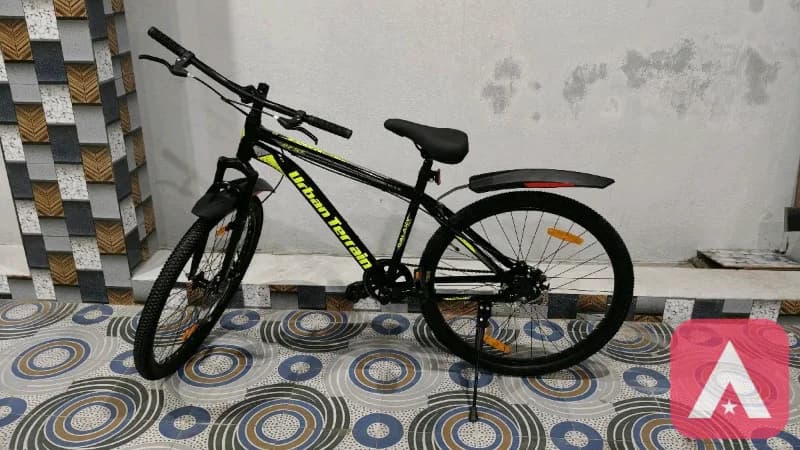 Urban Terrain Bicycle with Disc Brakes - Well Maintained