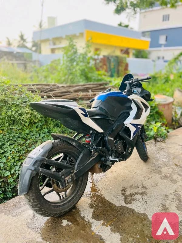 BAJAJ RS200 GOOD CONDITION.