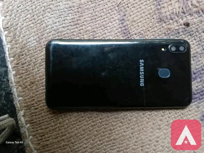 samsung M20 3gb 32 rom