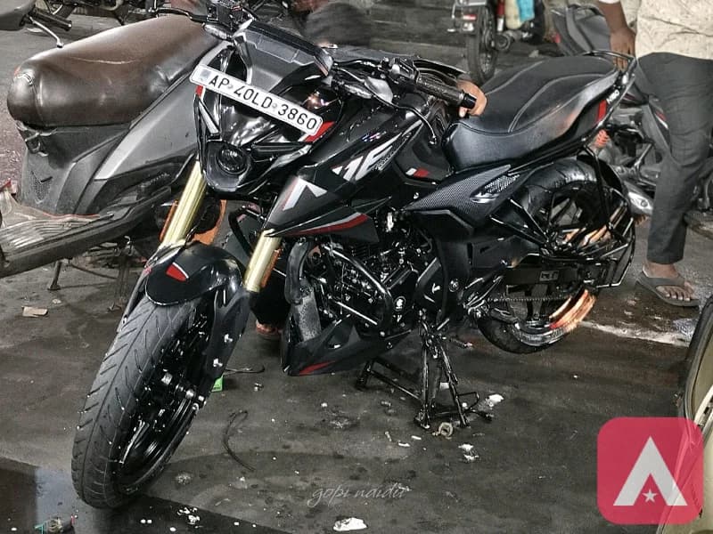 2026 model bajaj n160