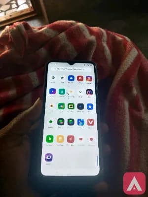 real me 5 4GB 128 internal lo phone screen pagili undi